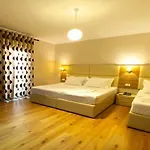 Hotel E Arte Center 3*