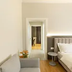 E Arte Center Hotel 3*