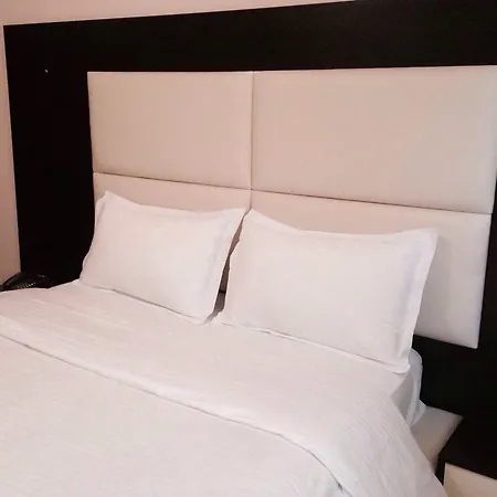 イ アルテ シティセンター ティラナ