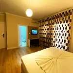 E Arte Center 호텔 티라나
