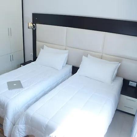 E Arte Center Otel Tiran