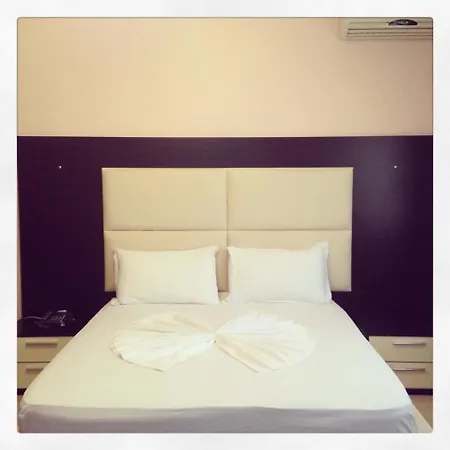 E Arte Center Otel Tiran