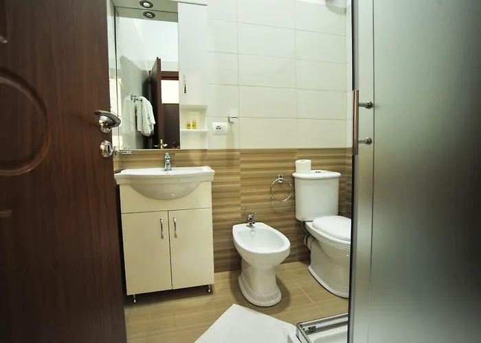 维拉艾普艺城中心酒店 3* 地拉那